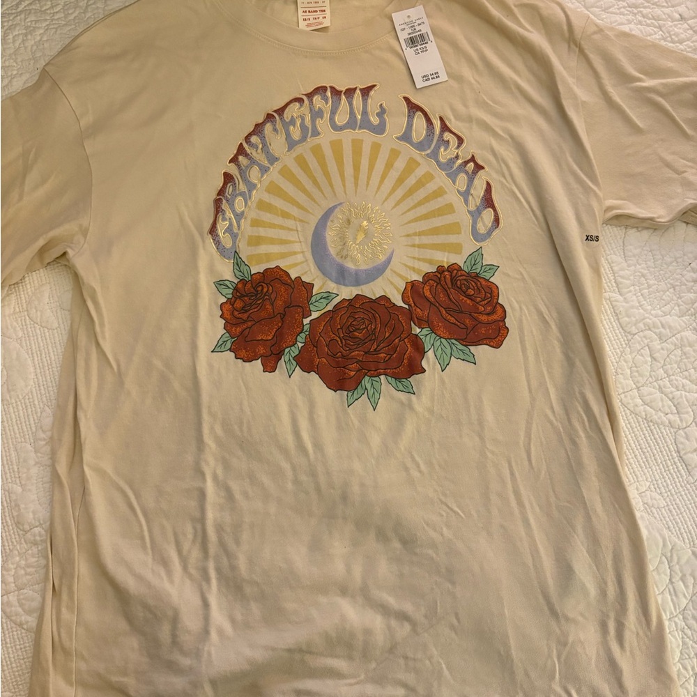 American Eagle Outfitters Cream Grateful Dead Tee with Red Rose Graphic